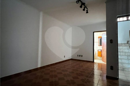 Sobrado à venda com 6 quartos, sendo 4 suítes,  em Vila Oliveira, Mogi das Cruzes, SP