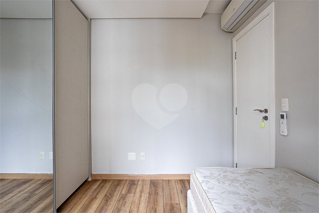 Apartamento à venda com 3 quartos, sendo 1 suíte,  em Jardim das Acácias, São Paulo, SP