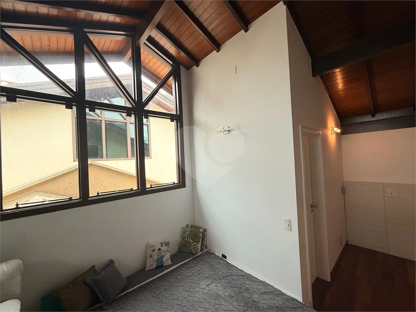 Casa à venda com 4 quartos, sendo 2 suítes, no condomínio Florada da Serra, São Paulo - SP