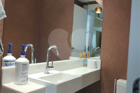 Apartamento à venda com 4 quartos, sendo 2 suítes, em Pinheiros, São Paulo, SP