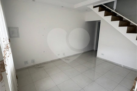 Casa à venda com 2 quartos no condomínio Carvalho Lagares, Poá - SP