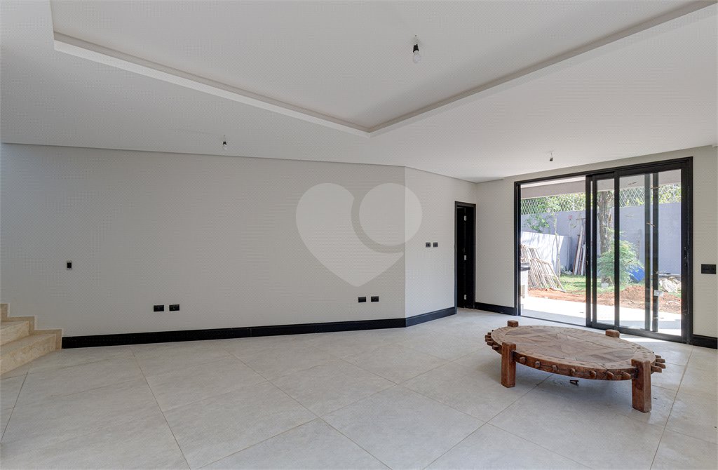Casa à venda com 4 suítes no condomínio Reserva Robélia, São Paulo - SP