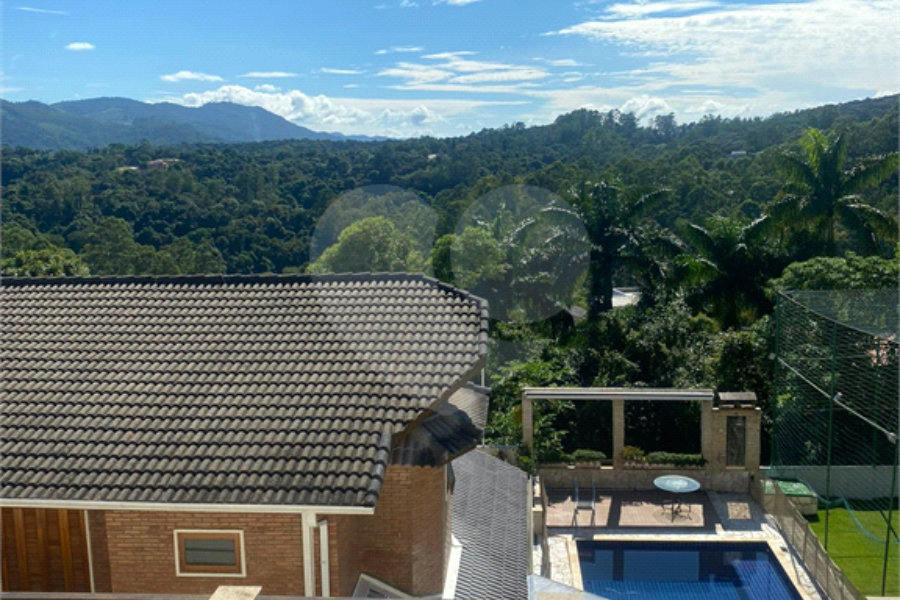 Casa à venda com 5 quartos, sendo 4 suítes, no condomínio Lago do Imperador, Mairiporã - SP