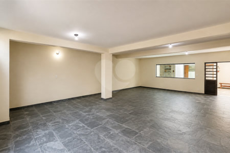 Sobrado à venda com 4 quartos, sendo 2 suítes, em Vila Pires, Santo André, SP
