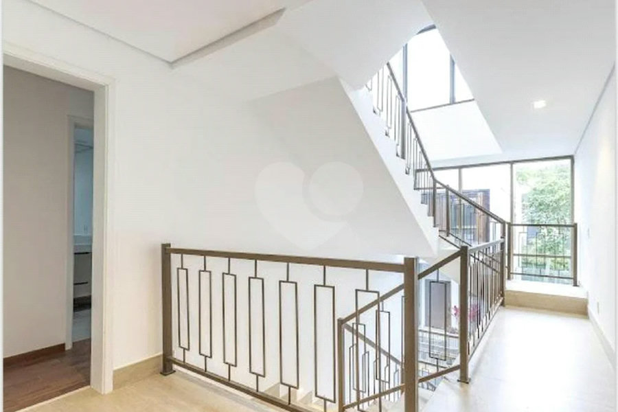 Casa à venda com 3 quartos, sendo 2 suítes, no condomínio Residencial Erika, São Paulo - SP