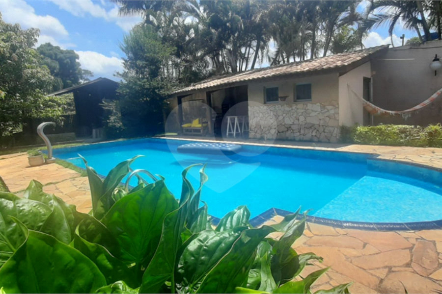 Casa à venda com 3 quartos, sendo 2 suítes, em São Vicente, Mairiporã, SP