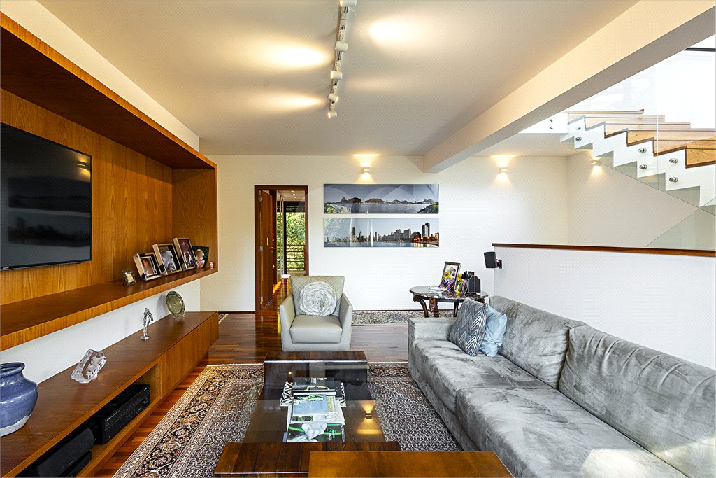 Casa à venda com 4 suítes no condomínio Vila Flora, São Paulo - SP