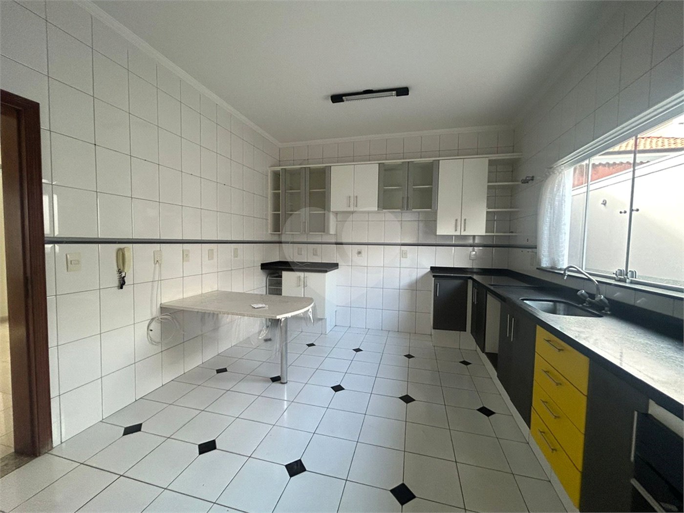Casa à venda com 4 quartos, sendo 1 suíte,  no condomínio Lago da Boa Vista, Sorocaba - SP