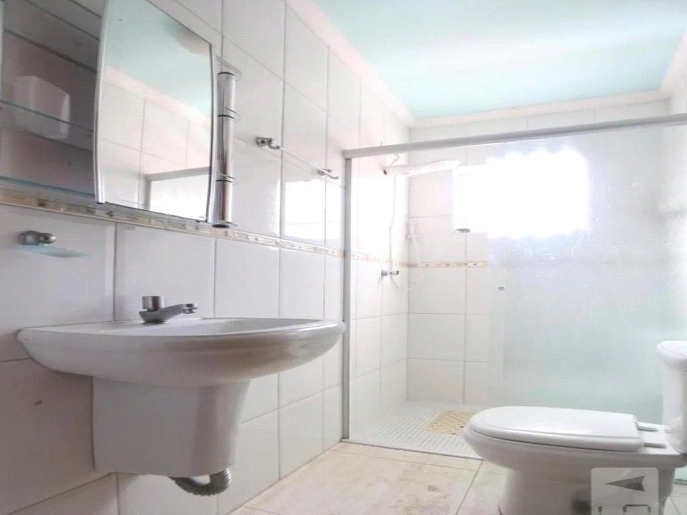Casa à venda com 2 quartos, sendo 1 suíte,  em Jardim Ivana, São Paulo, SP