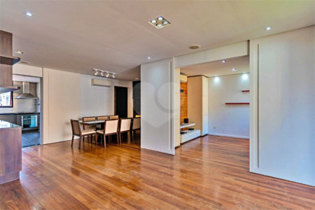 Apartamento à venda com 3 quartos, sendo 1 suíte, em Vila Olímpia, São Paulo, SP