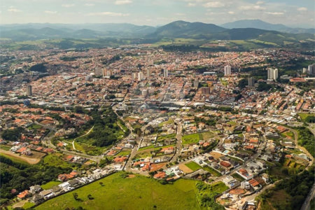 Casa de Vila à venda com 5 quartos em Jardim Santa Lúcia, Bragança Paulista, SP