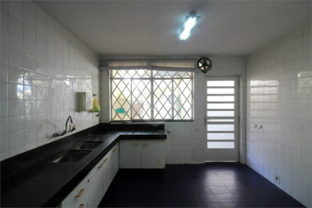 Casa à venda com 3 quartos, sendo 1 suíte, em Indianópolis, São Paulo, SP