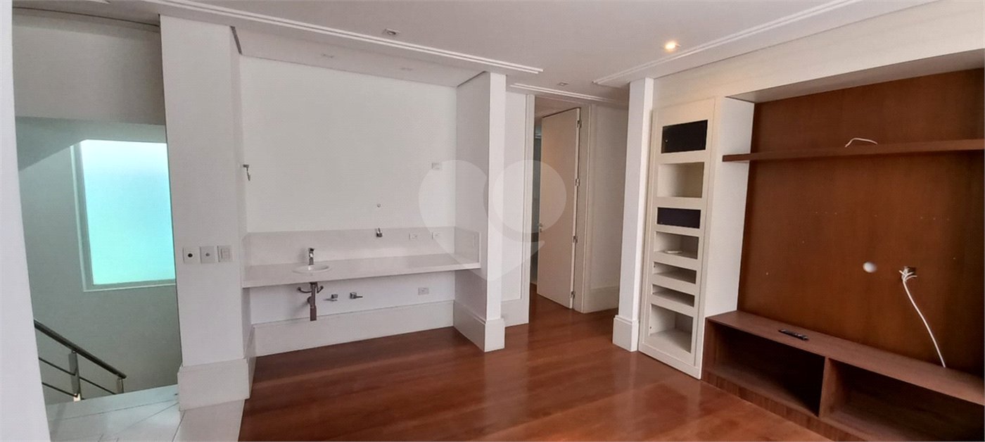 Sobrado à venda ou para alugar com 7 quartos, sendo 4 suítes,  em Cidade Jardim, São Paulo, SP