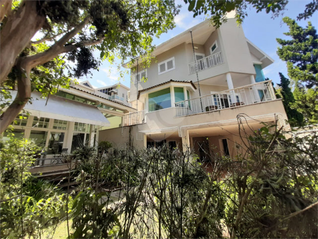 Casa à venda com 3 suítes no condomínio Chácara Francesa, São Paulo - SP