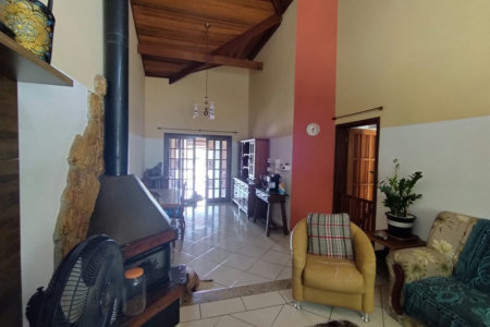 Casa à venda com 3 quartos, sendo 1 suíte, no condomínio Outeiro Das Flores, Itupeva - SP