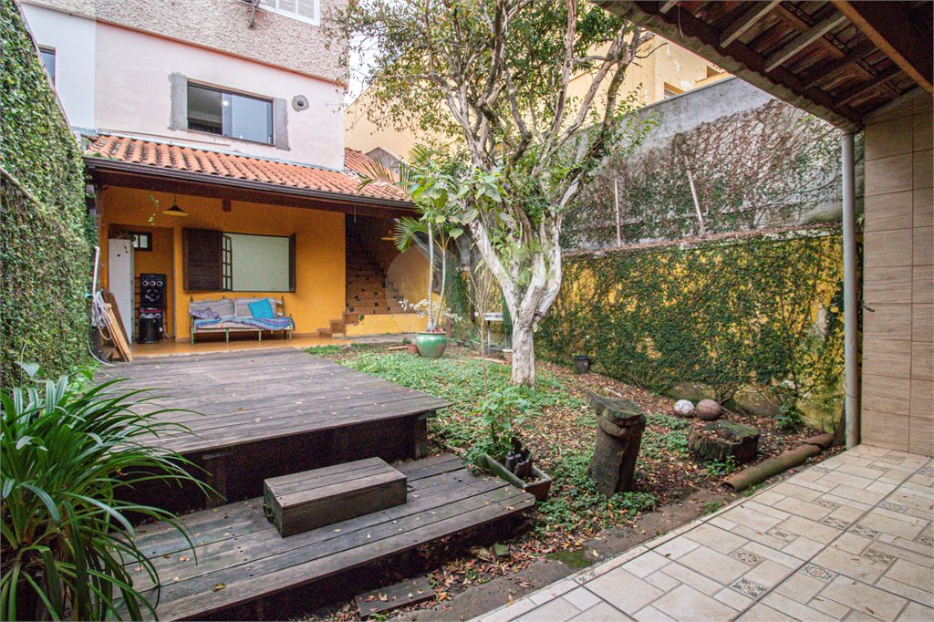 Sobrado à venda com 3 quartos, sendo 1 suíte, em Chácara Monte Alegre, São Paulo, SP