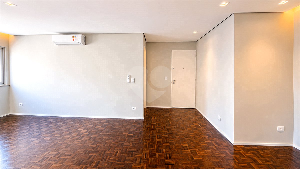 Apartamento à venda com 3 quartos, sendo 1 suíte, em Jardim Paulista, São Paulo, SP