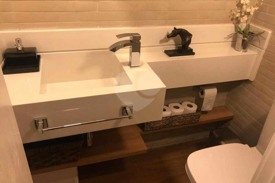 Sobrado à venda com 4 quartos, sendo 1 suíte, em Parada Inglesa, São Paulo, SP