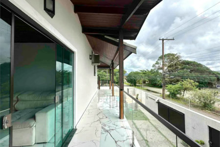 Sobrado à venda com 5 quartos, sendo 3 suítes, em Cidade Nova Peruíbe, Peruíbe, SP