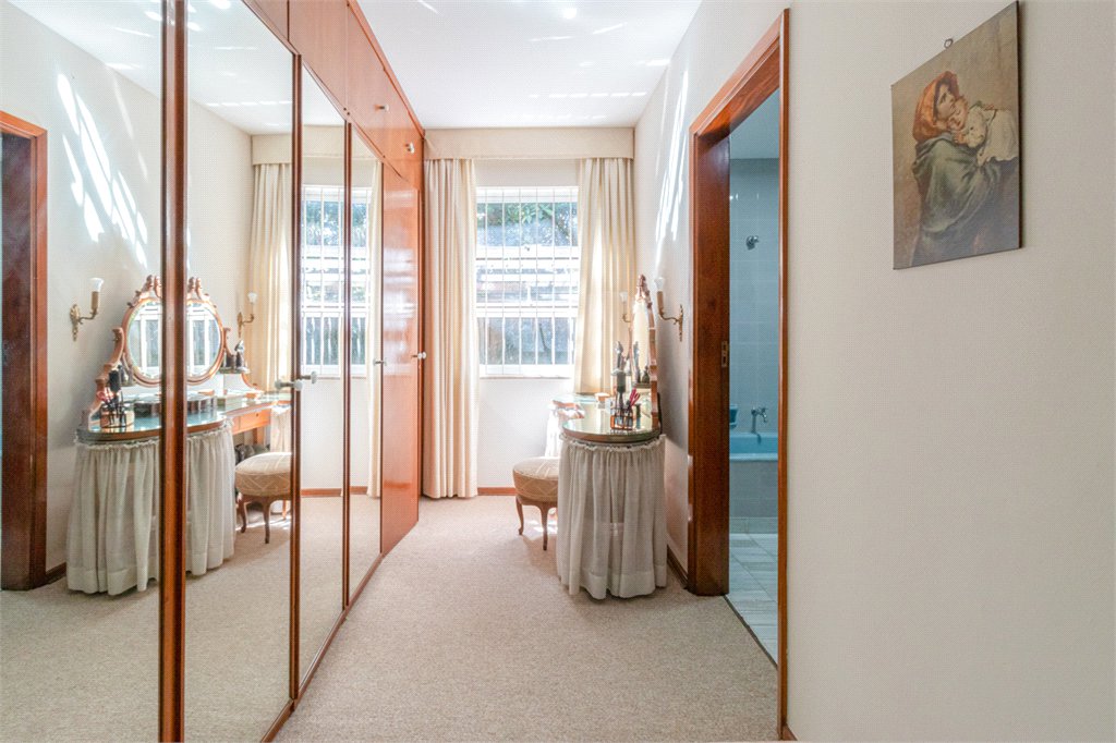 Casa Térrea à venda com 4 quartos, sendo 2 suítes, em Alto de Pinheiros, São Paulo, SP