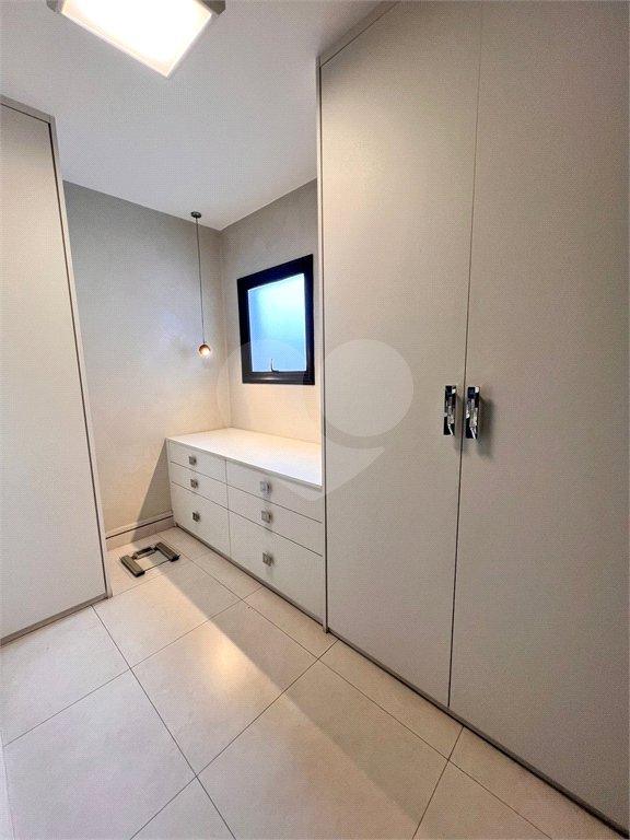 Sobrado à venda com 5 quartos, sendo 2 suítes, em Vila Inah, São Paulo, SP
