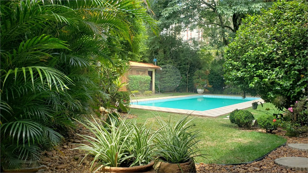 Sobrado à venda com 4 quartos, sendo 2 suítes, em Jardim Marajoara, São Paulo, SP