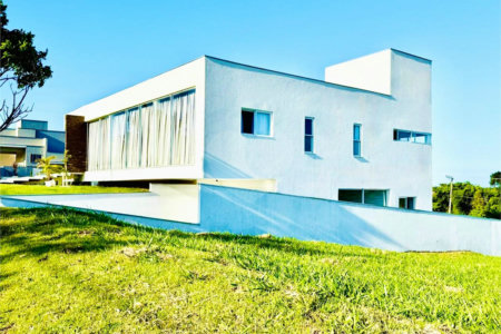 Casa à venda com 4 quartos, sendo 3 suítes, no condomínio Village Araçoiaba, Araçoiaba da Serra - SP