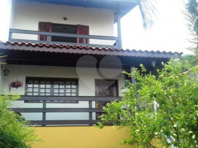Sobrado à venda com 3 quartos, sendo 1 suíte,  em Tremembé, São Paulo, SP