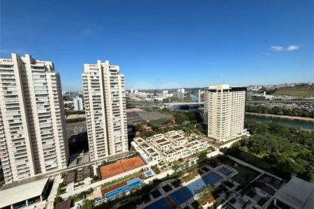 Apartamento à venda com 3 quartos, sendo 1 suíte,  em Santo Amaro, São Paulo, SP