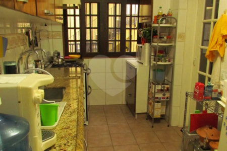 Casa de Vila à venda com 4 quartos, sendo 1 suíte, em Chácara Monte Alegre, São Paulo, SP