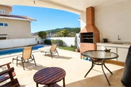 Casa à venda com 3 suítes no condomínio Recanto dos Paturis, Vinhedo - SP
