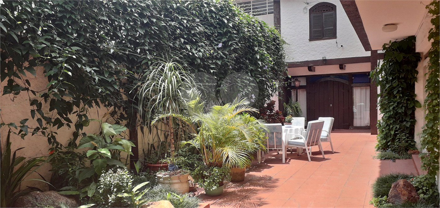 Sobrado à venda com 4 quartos, sendo 2 suítes, em Vila Madalena, São Paulo, SP