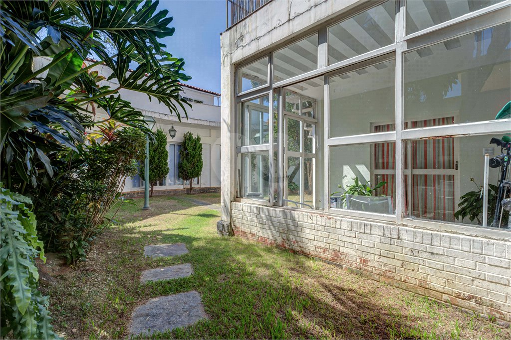 Sobrado à venda com 5 quartos, sendo 4 suítes, em Granja Julieta, São Paulo, SP