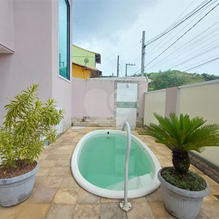 Casa à venda com 3 quartos, sendo 2 suítes, no condomínio Village da Posse, Rio de Janeiro - RJ