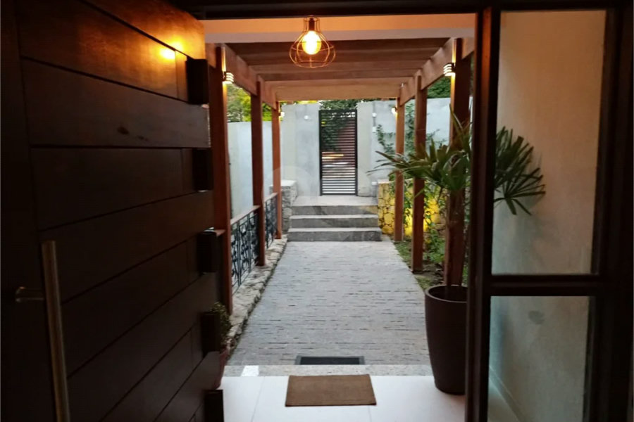 Casa à venda ou para alugar com 5 quartos, sendo 4 suítes, no condomínio Associação Reserva das Hortênsias, Mairiporã - SP