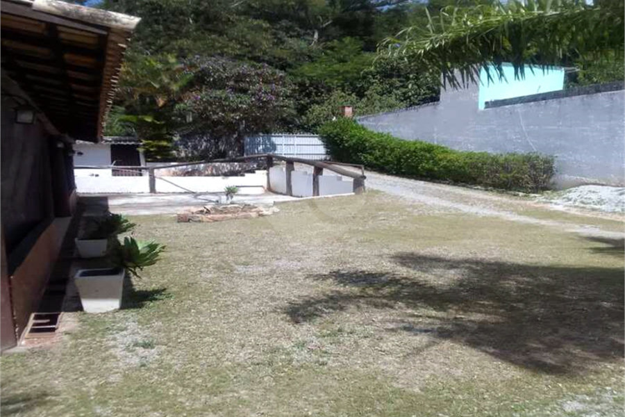 Casa à venda com 6 quartos, sendo 3 suítes, no condomínio Residencial Jardins de Mairiporã I, Mairiporã - SP