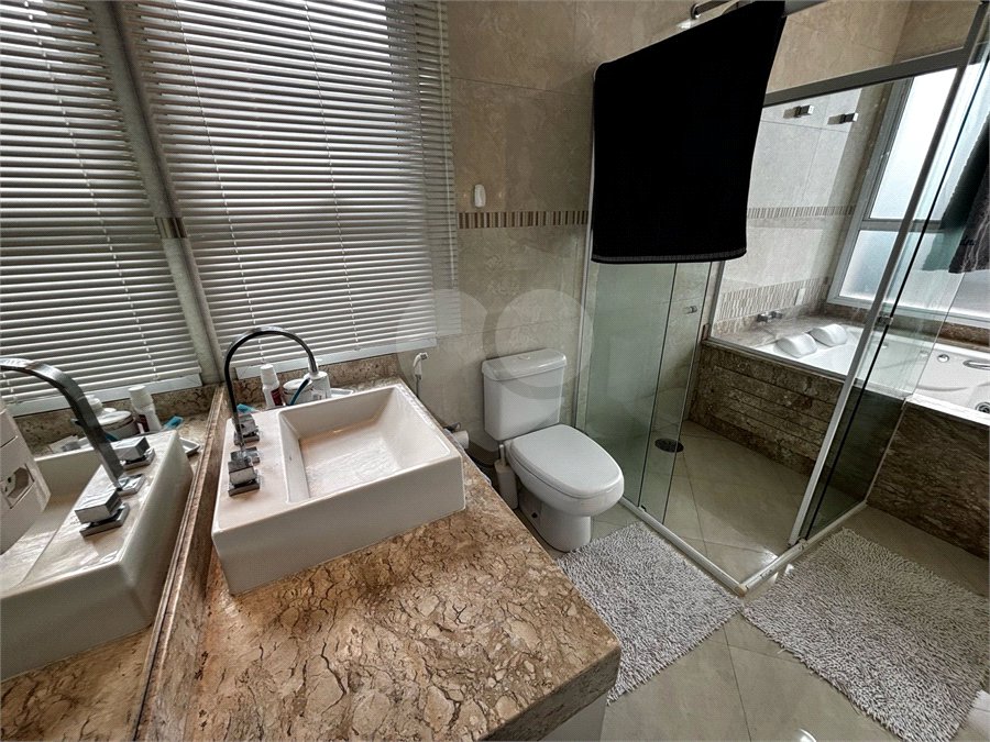 Casa à venda com 4 quartos, sendo 3 suítes,  em Vila Oliveira, Mogi das Cruzes, SP