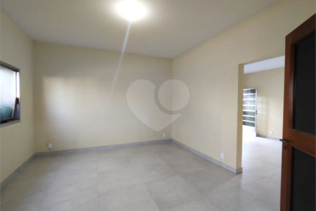Casa à venda ou para alugar com 5 quartos, sendo 3 suítes, em Vila Maria, Itapetininga, SP