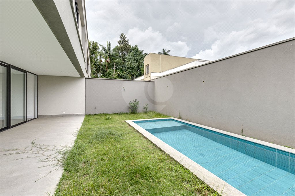Casa à venda com 4 suítes no condomínio Venezia, São Paulo - SP