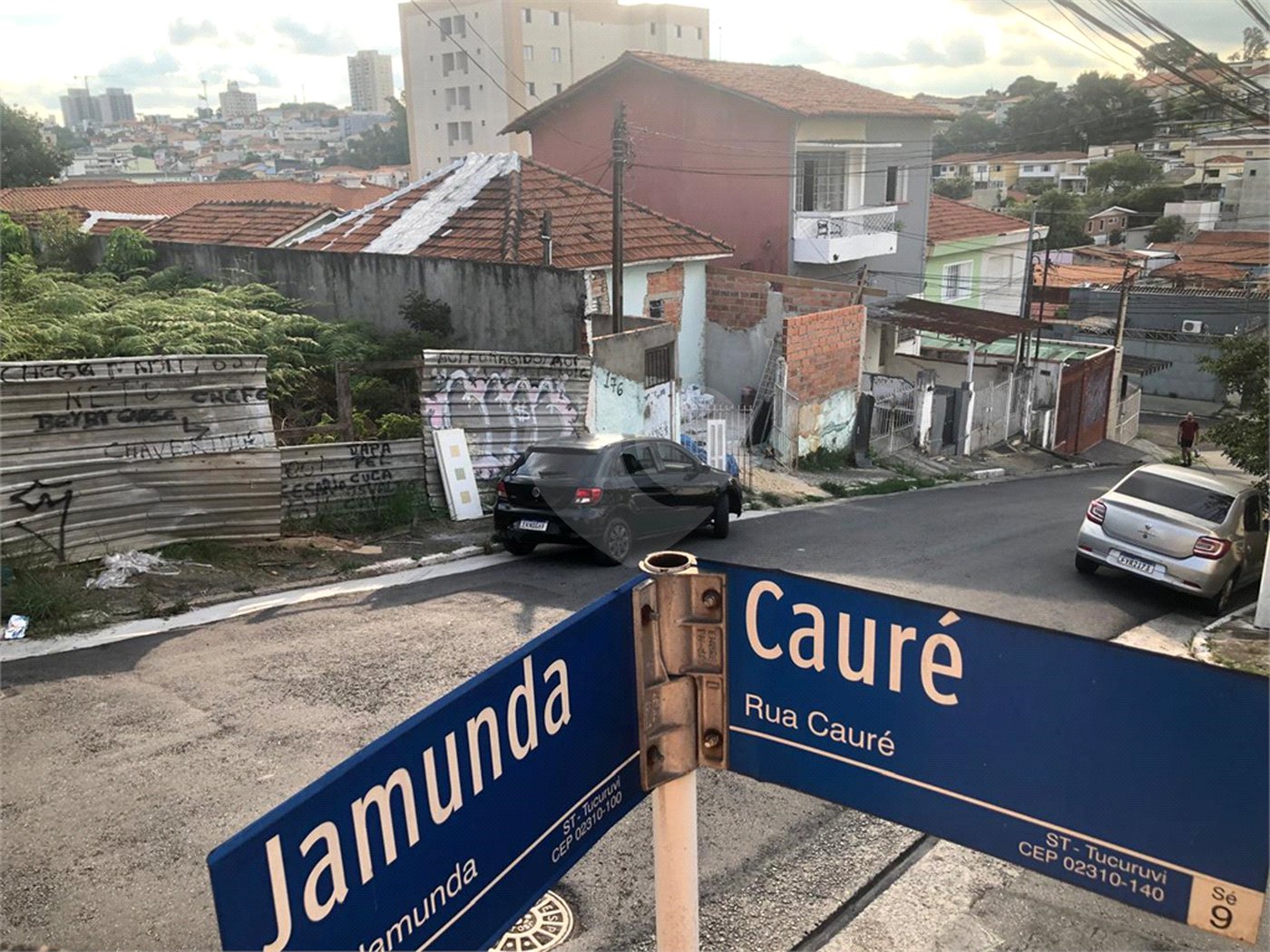 Casa Térrea à venda com 6 quartos, sendo 2 suítes, em Vila Mazzei, São Paulo, SP