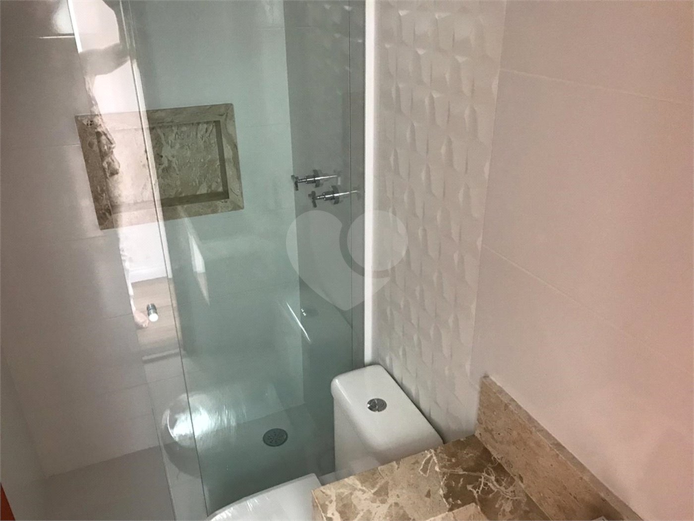Casa à venda com 3 quartos, sendo 1 suíte, no condomínio Parque Vitória, São Paulo - SP