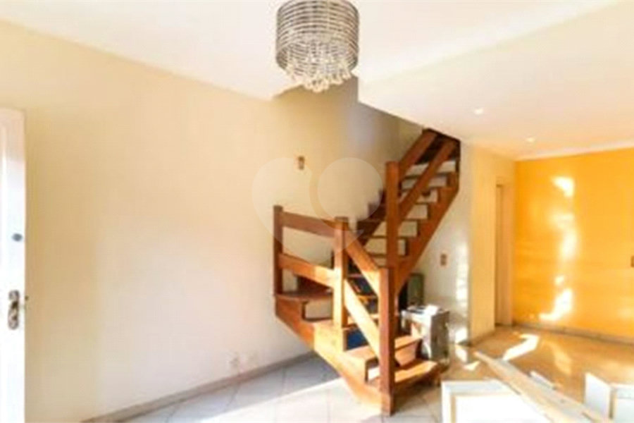 Casa à venda com 2 quartos, sendo 1 suíte,  no condomínio Village Palmas, São Paulo - SP