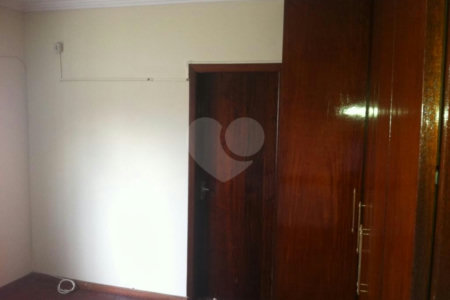 Sobrado à venda com 3 quartos, sendo 1 suíte, em Chora Menino, São Paulo, SP