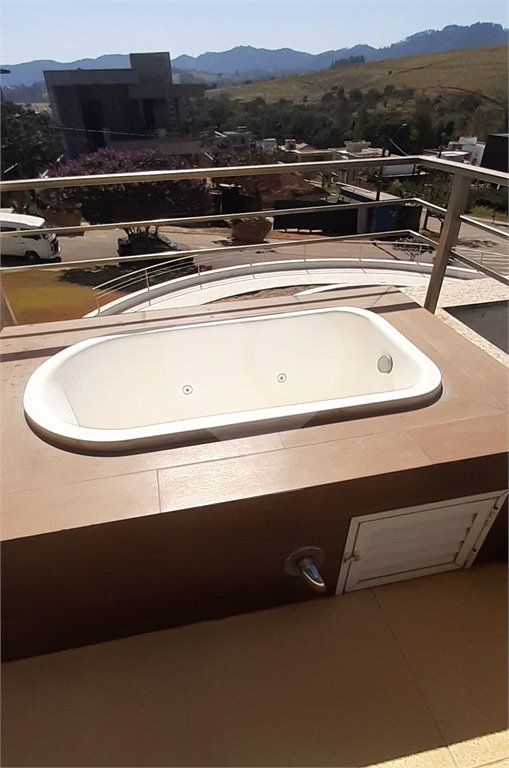 Casa à venda com 5 suítes em Tanque, Atibaia, SP