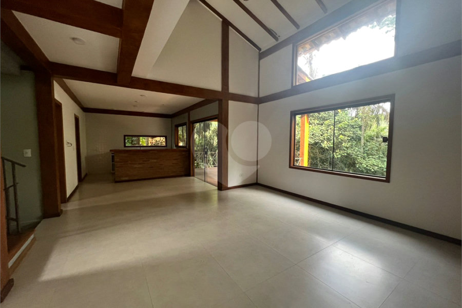 Sobrado à venda com 3 quartos, sendo 1 suíte,  em Serra da Cantareira, Mairiporã, SP