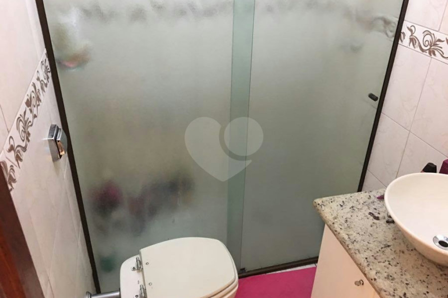 Casa à venda com 3 quartos, sendo 1 suíte, no condomínio Sobrado, São Paulo - SP