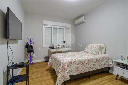 Sobrado à venda com 6 quartos, sendo 3 suítes, em Alto da Boa Vista, São Paulo, SP