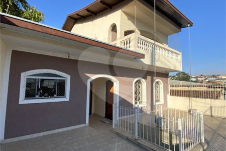 Sobrado à venda com 3 quartos, sendo 1 suíte, em Monte Castelo, São José dos Campos, SP