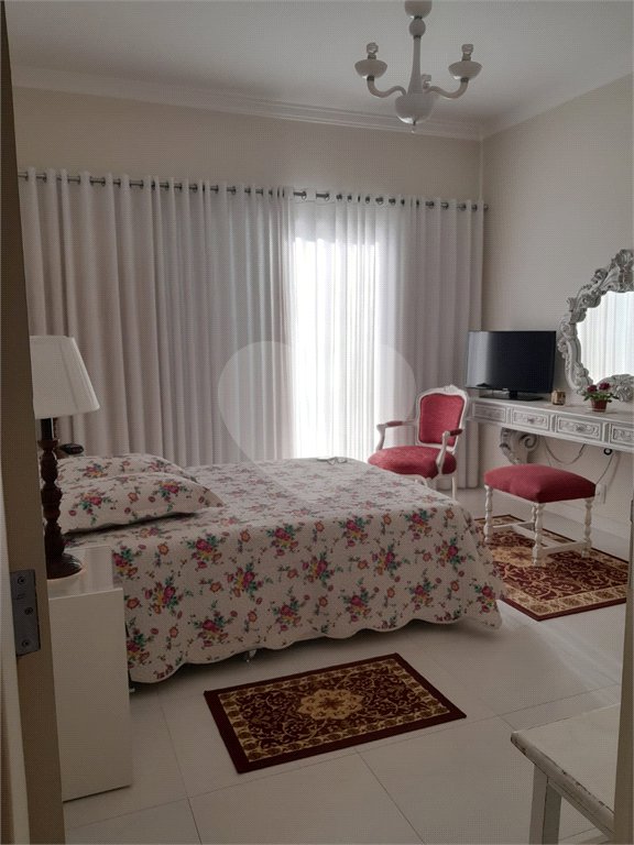 Casa à venda com 5 suítes no condomínio Ipe Velho, Vinhedo - SP