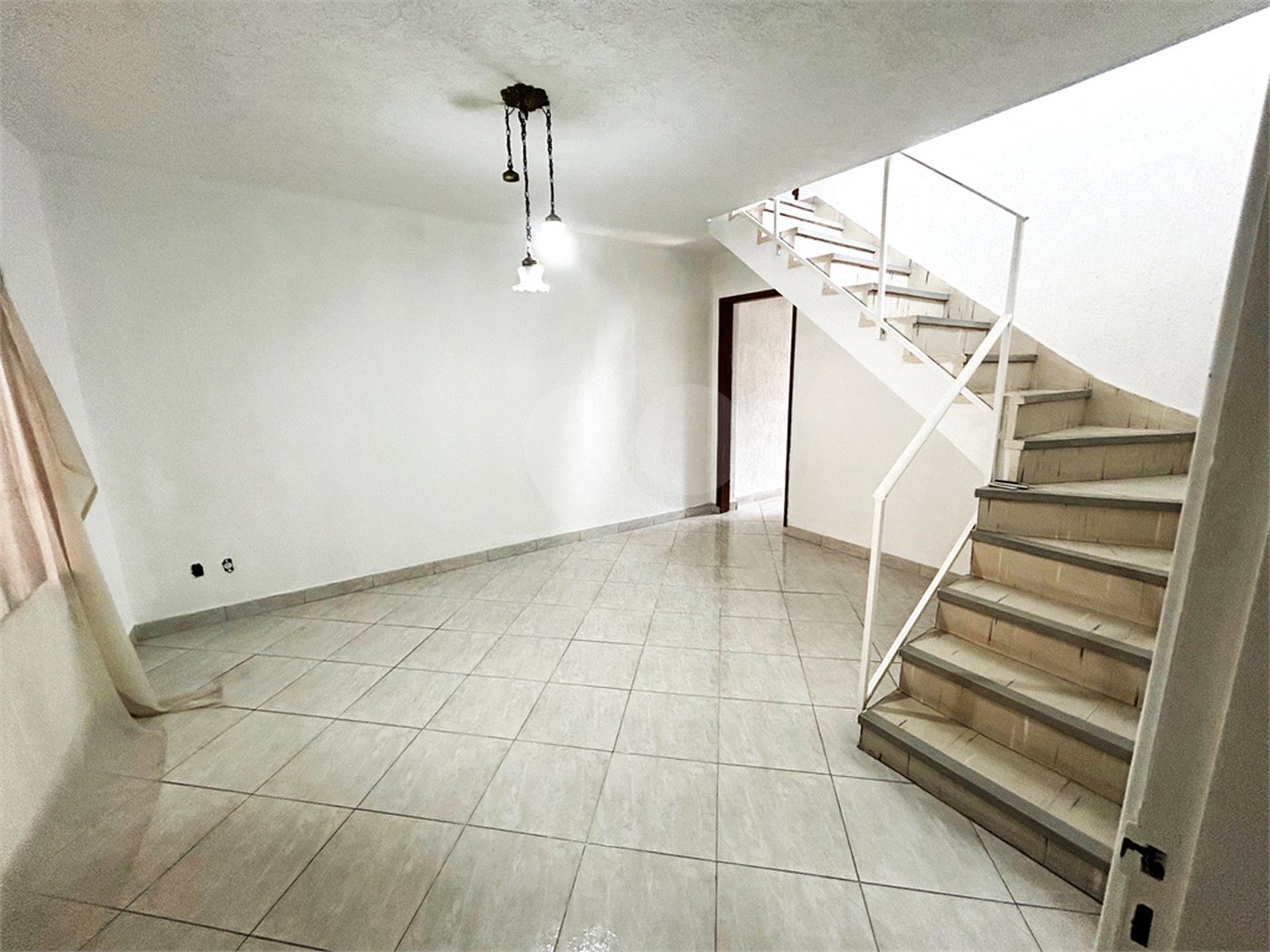 Sobrado à venda com 3 quartos, sendo 1 suíte,  em Jardim Santa Emília, São Paulo, SP